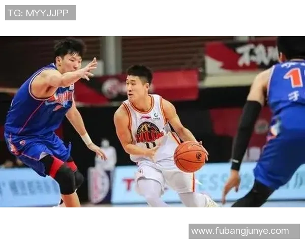 成都篮球队阵地战解析：战术布局与球员配合的深度剖析