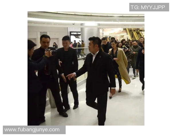 足球明星们的保镖背后故事揭秘他们如何保护偶像的安全与隐私